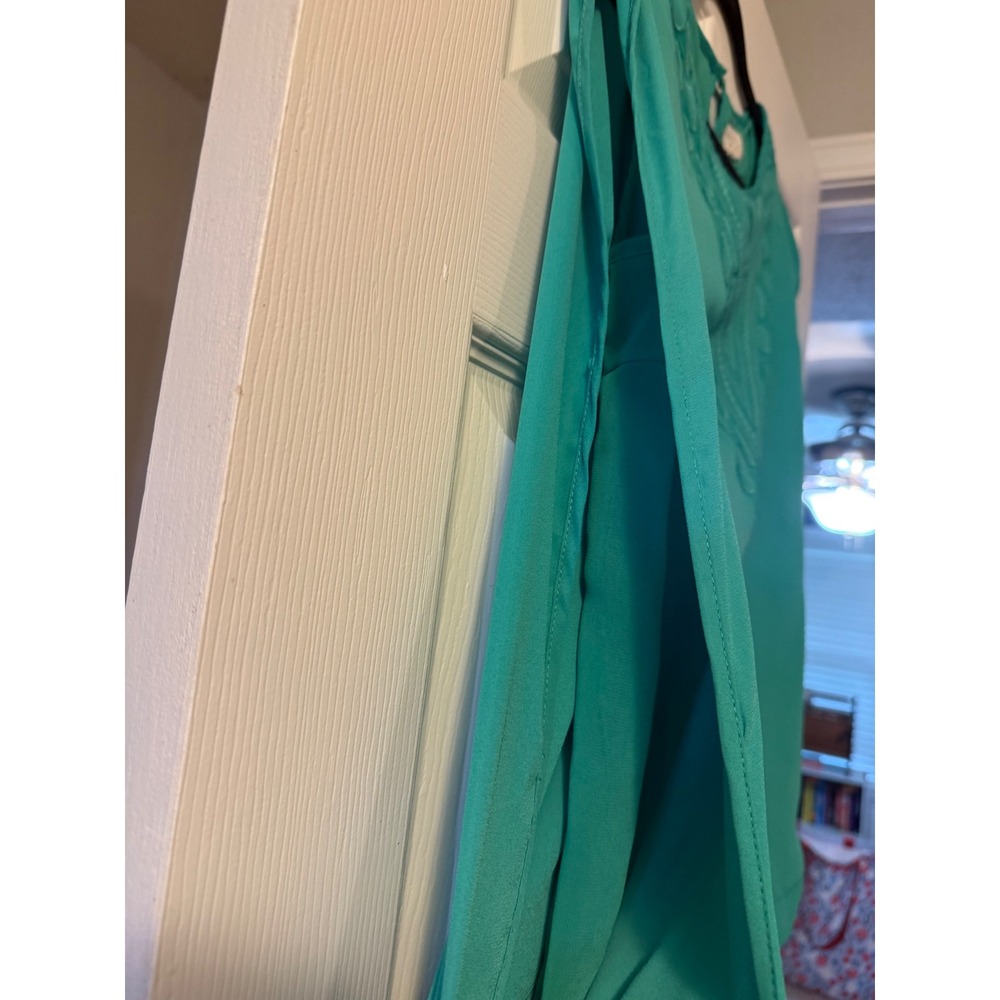 Everly Teal Green Sleeveless Embroidered V-Neck Blouse Keyhole Back Top Small - Picture 4 of 8